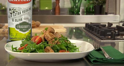 Insalata di tonno croccante con rucola e pomodorini