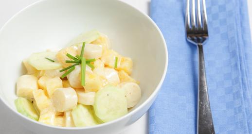 Insalata esotica con cetrioli, ananas e palmito