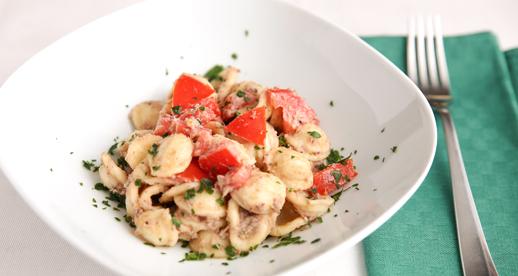 Orecchiette con crema di tonno e olive