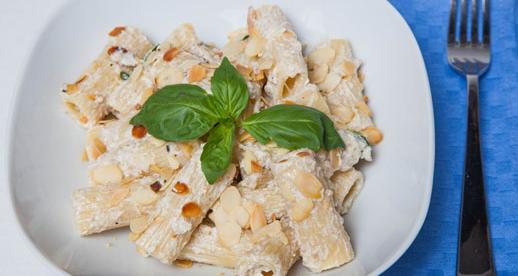 Rigatoni ricotta e basilico