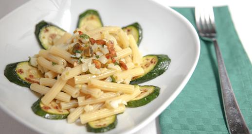 Sedanini freddi con zucchine pistacchi e pecorino